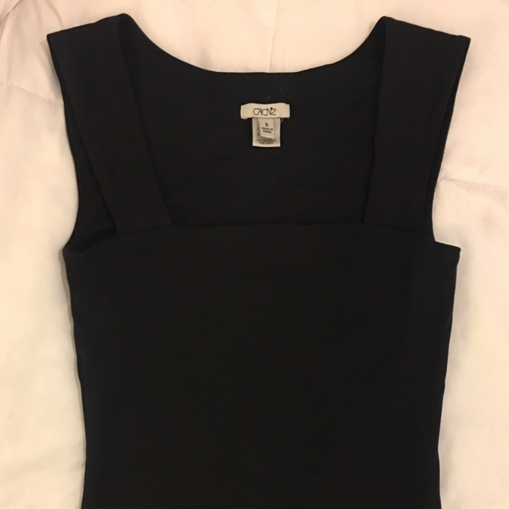 Cache Vintage style form fitted top - lovely 🌸